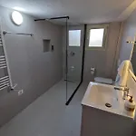 Leatis Apartment *