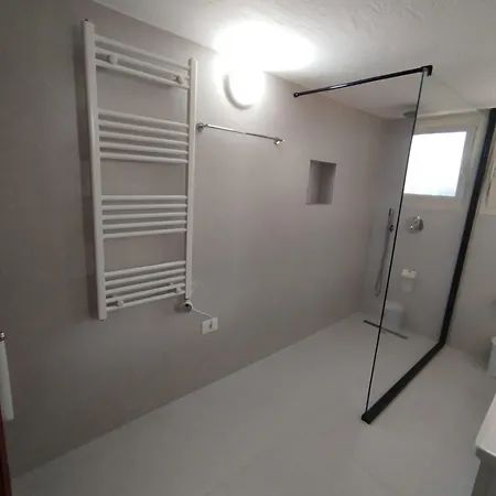 Leatis Apartment *