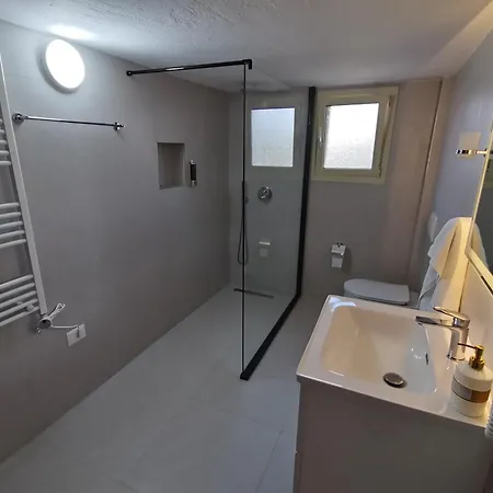Leatis Apartment *